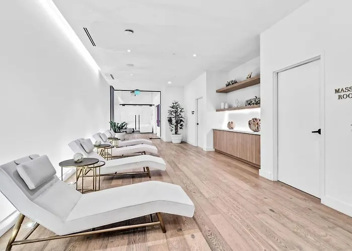 Lux 2Bd Apt With Stunning Water Views